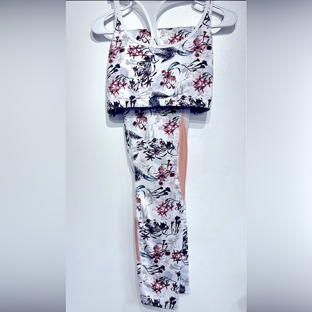XL Two-Piece Athletic Set floral Leggings with Sports Bra SHEIN